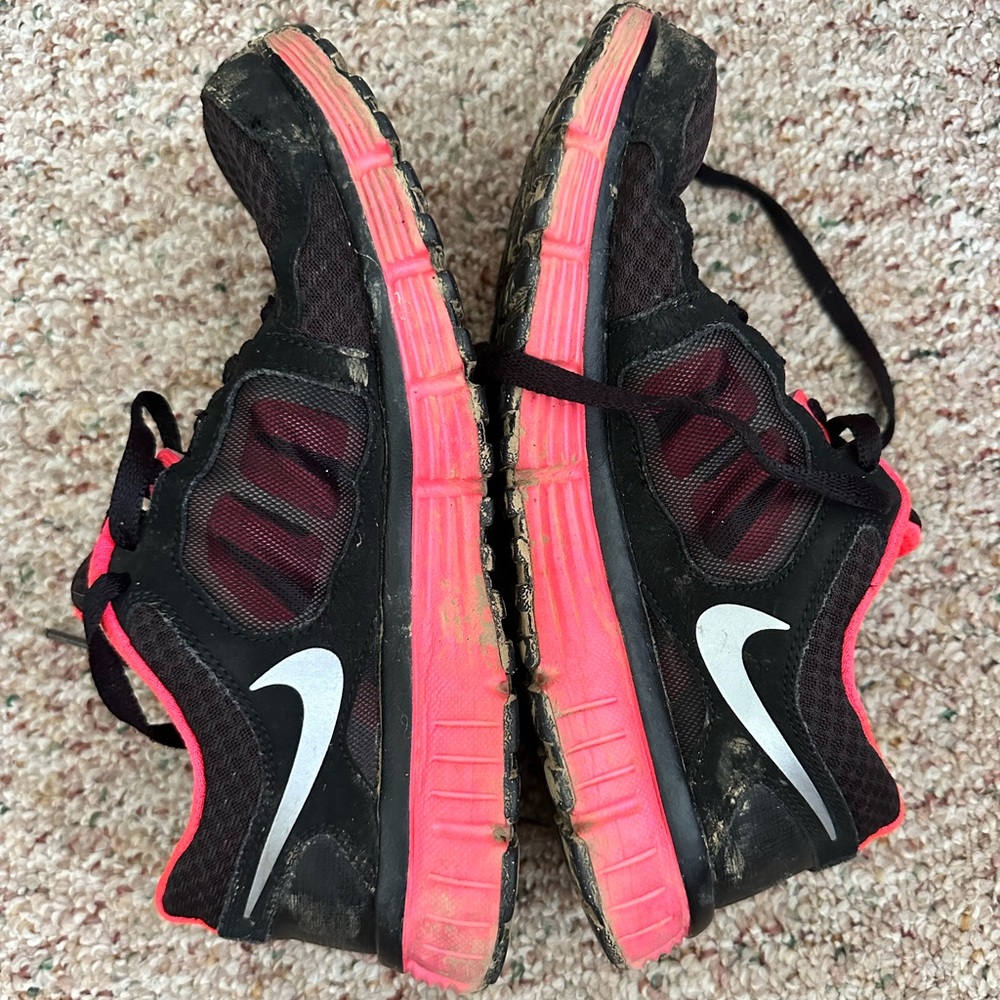 Neon pink dualfushion Nike shoes